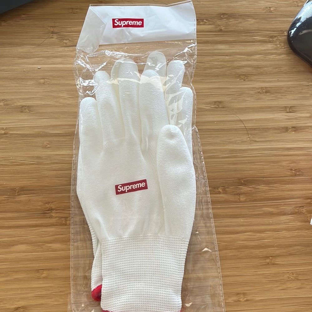 Brand NEW- Never opened 100% Authentic Supreme Gloves